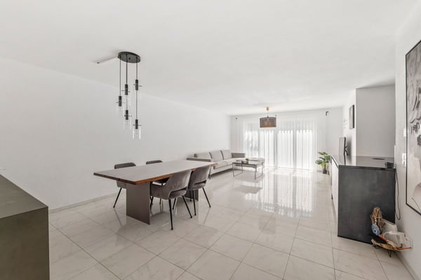 Moderne und helle 4.5-Zimmer-Gartenwohnung an naturnaher Lage mit Lift und Tiefgaragenplatz 3