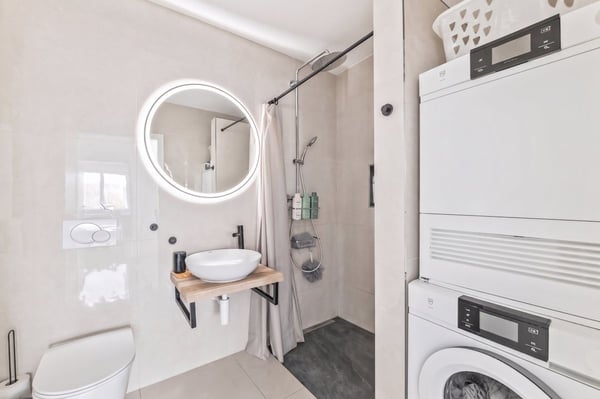 Moderne und helle 4.5-Zimmer-Gartenwohnung an naturnaher Lage mit Lift und Tiefgaragenplatz 12