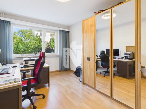 Familienfreundlich, sonnig und gepflegt mit zwei Balkonen, Gartensitzplatz und Garage 11