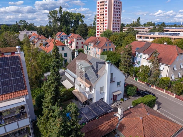 Grosszügiges Familienhaus mit Garten, Garage und Solaranlage an ruhiger, zentraler Lage 2