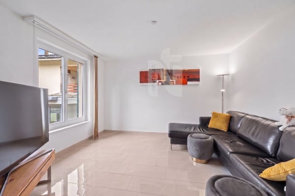 Grosszügig, familienfreundlich und modern mit Garten und Weitblick 12