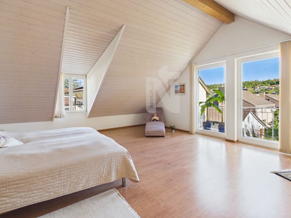 Grosszügig, familienfreundlich und modern mit Garten und Weitblick 11