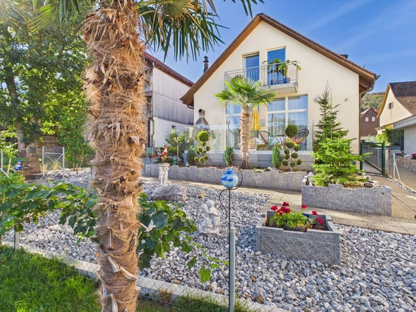 Grosszügig, familienfreundlich und modern mit Garten und Weitblick 3