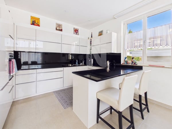 Grosszügig, familienfreundlich und modern mit Garten und Weitblick 6