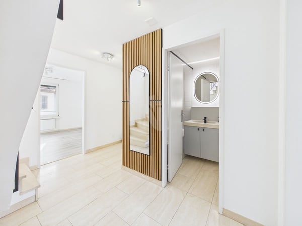 Frisch renovierte Maisonettewohnung im Herzen von Aesch 4