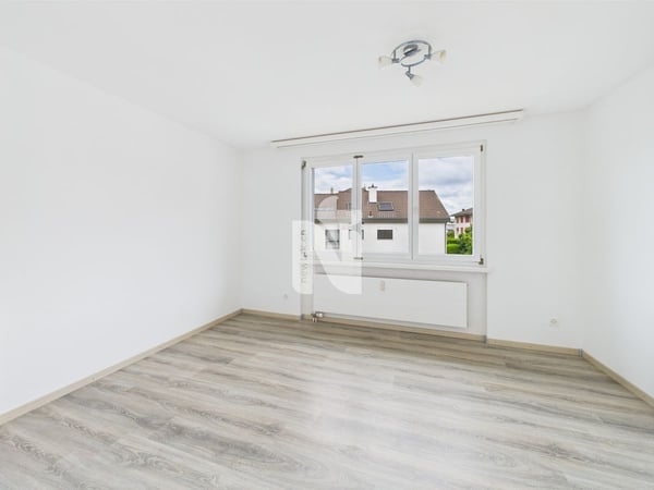 Frisch renovierte Maisonettewohnung im Herzen von Aesch 5