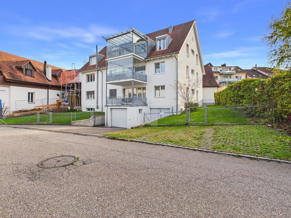 Frisch renovierte Maisonettewohnung im Herzen von Aesch 2