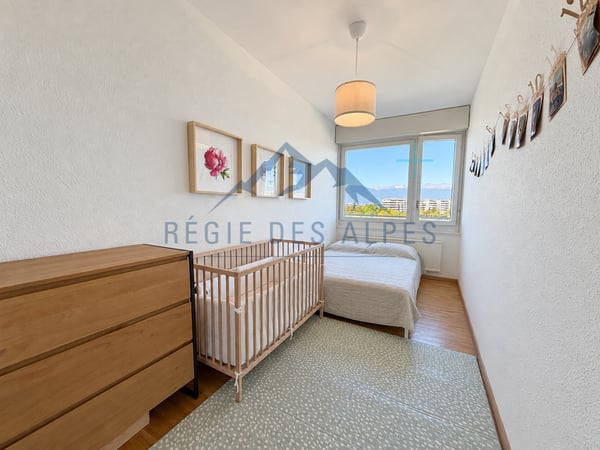 Bel appartement traversant de 4 pièces, baigné de lumière et avec vue dégagée 5