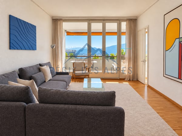 Bel appartement traversant de 4 pièces, baigné de lumière et avec vue dégagée 1
