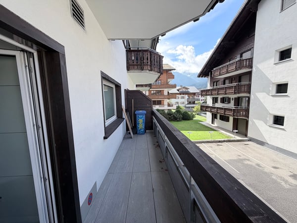 Modernes Ladenlokal an der Landstrasse in Klosters Platz 11