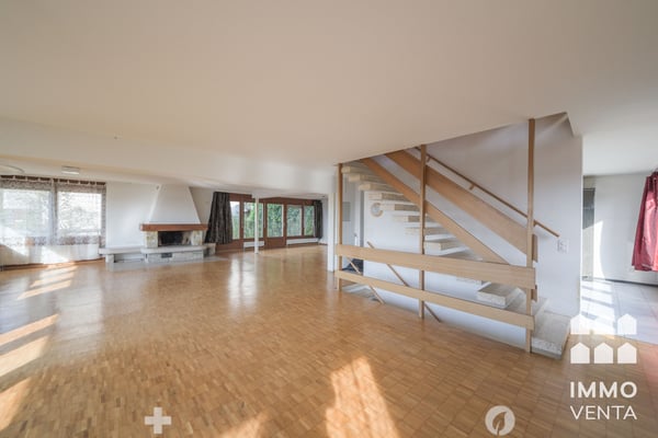 Gestaltungsfreie Haushälfte mit Dachterrasse über Biel 7