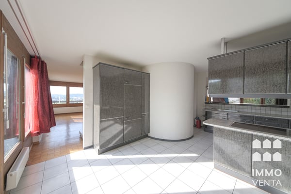 Gestaltungsfreie Haushälfte mit Dachterrasse über Biel 10