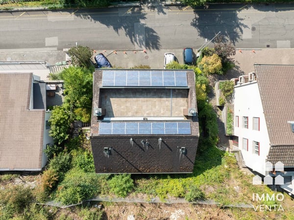 Gestaltungsfreie Haushälfte mit Dachterrasse über Biel 2