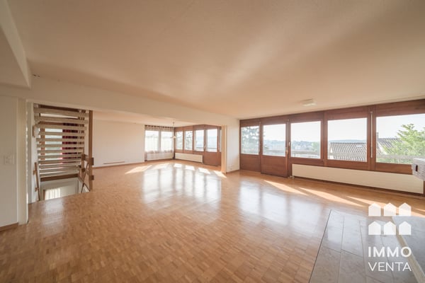 Gestaltungsfreie Haushälfte mit Dachterrasse über Biel 8