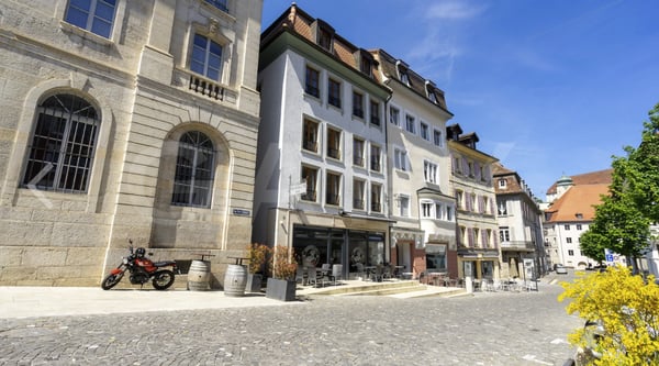 Immeuble de rendement de 6 niveaux avec local commercial et appartements résidentiels 3