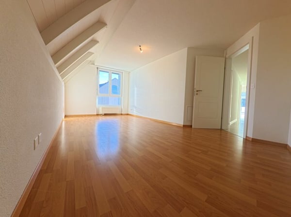 Zentral wohnen über den Dächern: Stilvolle 1.5-Zimmer-Maisonette für Familien 10