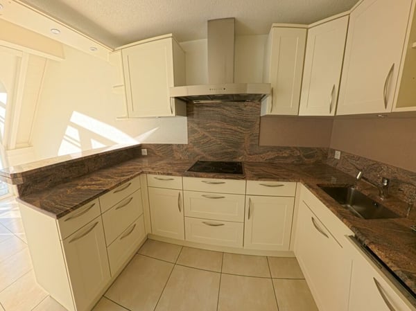 Zentral wohnen über den Dächern: Stilvolle 1.5-Zimmer-Maisonette für Familien 3