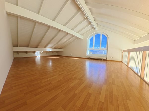 Zentral wohnen über den Dächern: Stilvolle 1.5-Zimmer-Maisonette für Familien 5