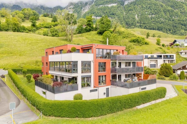 Elegantes Wohnen mit Weitblick und naturnahem Ambiente 1