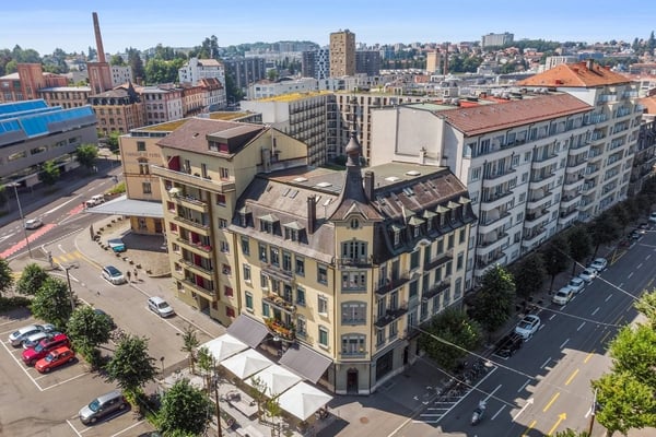 Appartement rénové de 3 pièces au 5ème étage 2