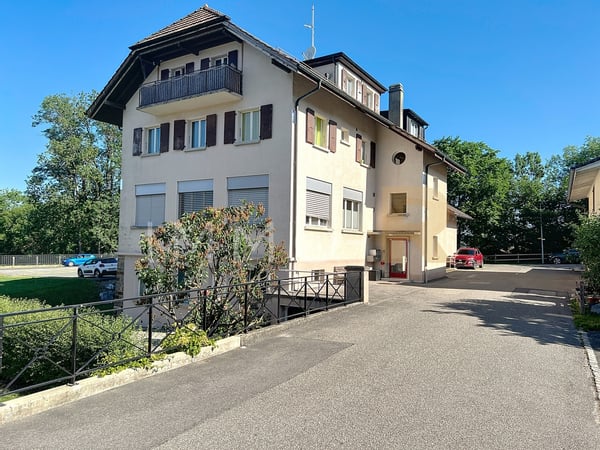 Immeuble mixte au centre de Semsales 2