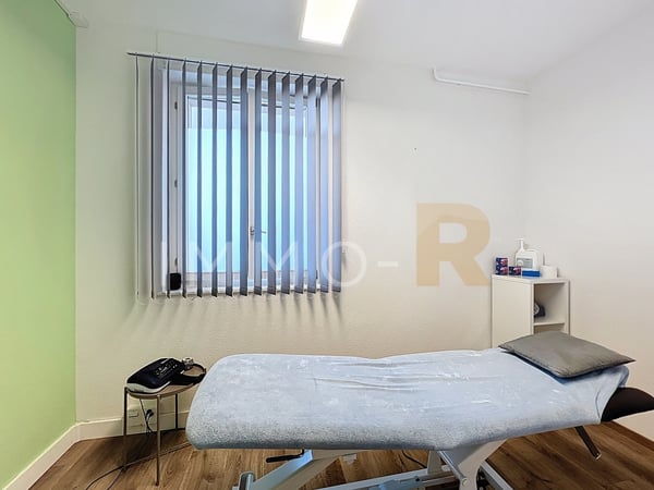 Immeuble mixte au centre de Semsales 9