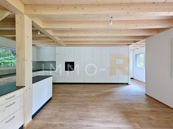 Chalet 5,5 pièces entièrement rénové au calme, entre verdure et forêt 3