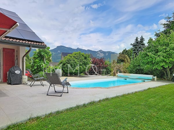 Magnifique villa de 7.5 pièces avec piscine chauffée 1