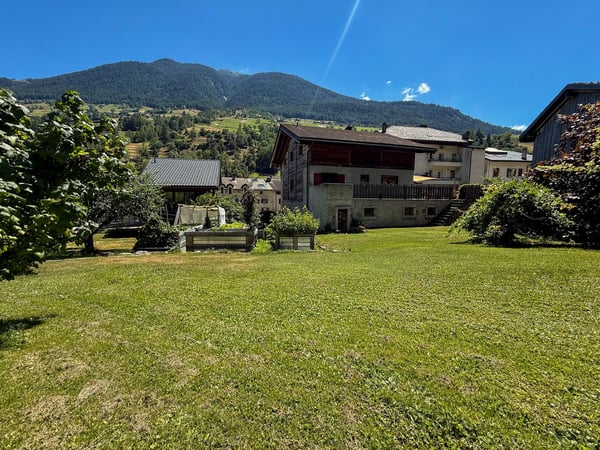 Grande villa familiale avec splendide terrasse et grand jardin 15