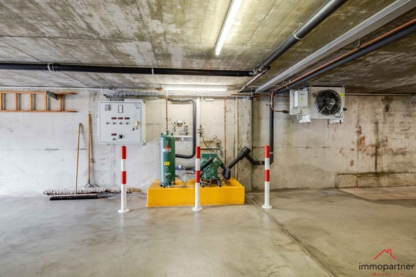 Vielseitiges Gewerbe- und Einzelhandelsobjekt mit Tiefgarage 22