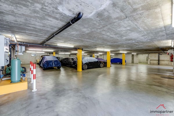 Vielseitiges Gewerbe- und Einzelhandelsobjekt mit Tiefgarage 18