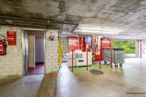 Vielseitiges Gewerbe- und Einzelhandelsobjekt mit Tiefgarage 23
