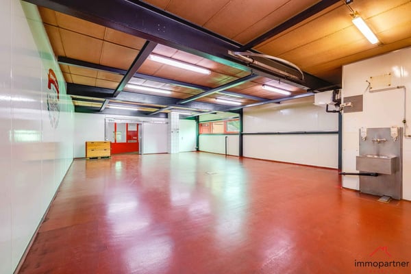 Vielseitiges Gewerbe- und Einzelhandelsobjekt mit Tiefgarage 6