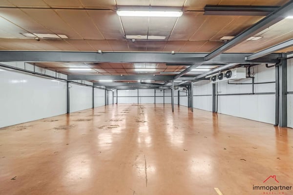 Vielseitiges Gewerbe- und Einzelhandelsobjekt mit Tiefgarage 10