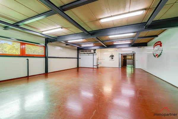 Vielseitiges Gewerbe- und Einzelhandelsobjekt mit Tiefgarage 12