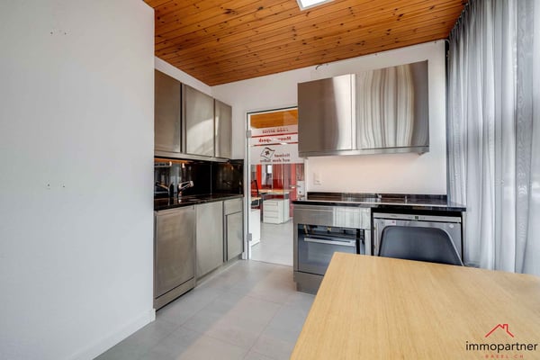 Vielseitiges Gewerbe- und Einzelhandelsobjekt mit Tiefgarage 16