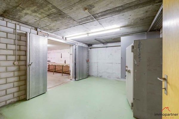 Vielseitiges Gewerbe- und Einzelhandelsobjekt mit Tiefgarage 19