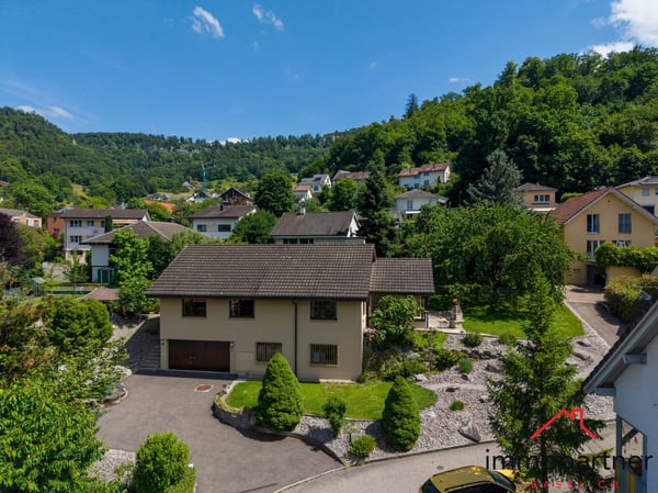 Freistehendes Einfamilienhaus mit Potenzial an ruhiger Hanglage 2
