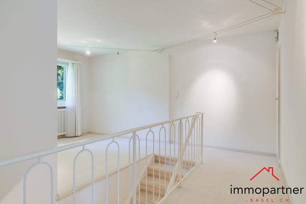 Villa mit Traumgarten und Entwicklungspotenzial in Binningen 10