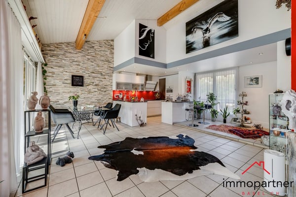 Charmante 3.5 (4.5)-Zimmer-Dachwohnung mit Balkon und schöner Aussicht in Duggingen 1
