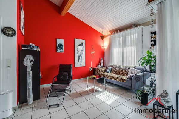 Charmante 3.5 (4.5)-Zimmer-Dachwohnung mit Balkon und schöner Aussicht in Duggingen 3