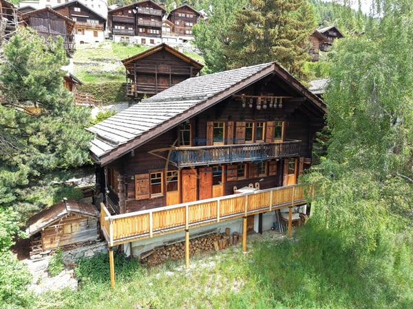 Superbe chalet et ses deux raccards