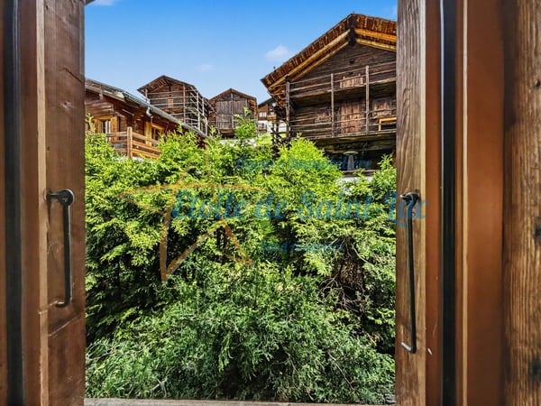 Superbe chalet et ses deux raccards 14