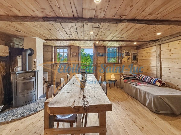 Superbe chalet et ses deux raccards 19