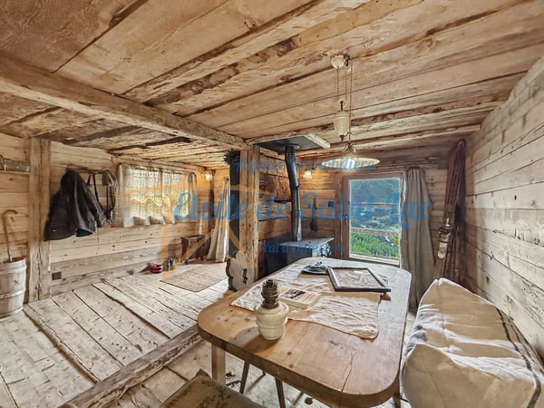Superbe chalet et ses deux raccards 26