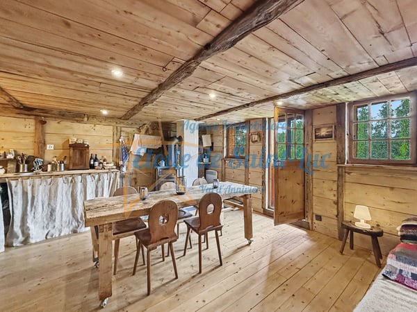 Superbe chalet et ses deux raccards 18