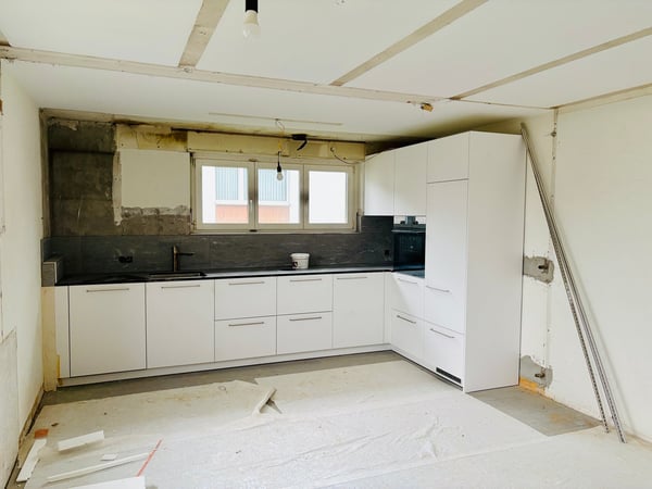 Exklusive 1.5-Zimmer-Wohnung mit Panoramasicht – frisch renoviert, Toplage nahe Bahnhof 3