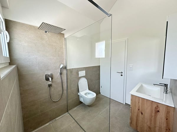 Modernes Doppeleinfamilienhaus in Untereggen 6