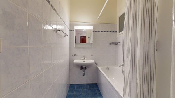 Comfortable 2-Bedroom Apartment with balcony in Central Geneva – Rue de Lausanne 83! 6