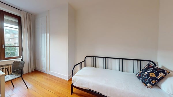 Comfortable 2-Bedroom Apartment with balcony in Central Geneva – Rue de Lausanne 83! 5